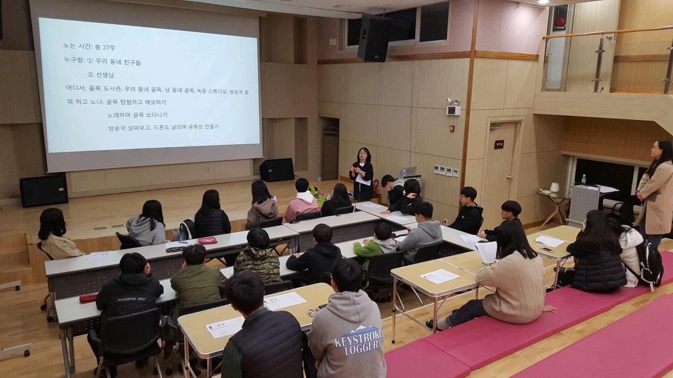 율목도서관 소극장